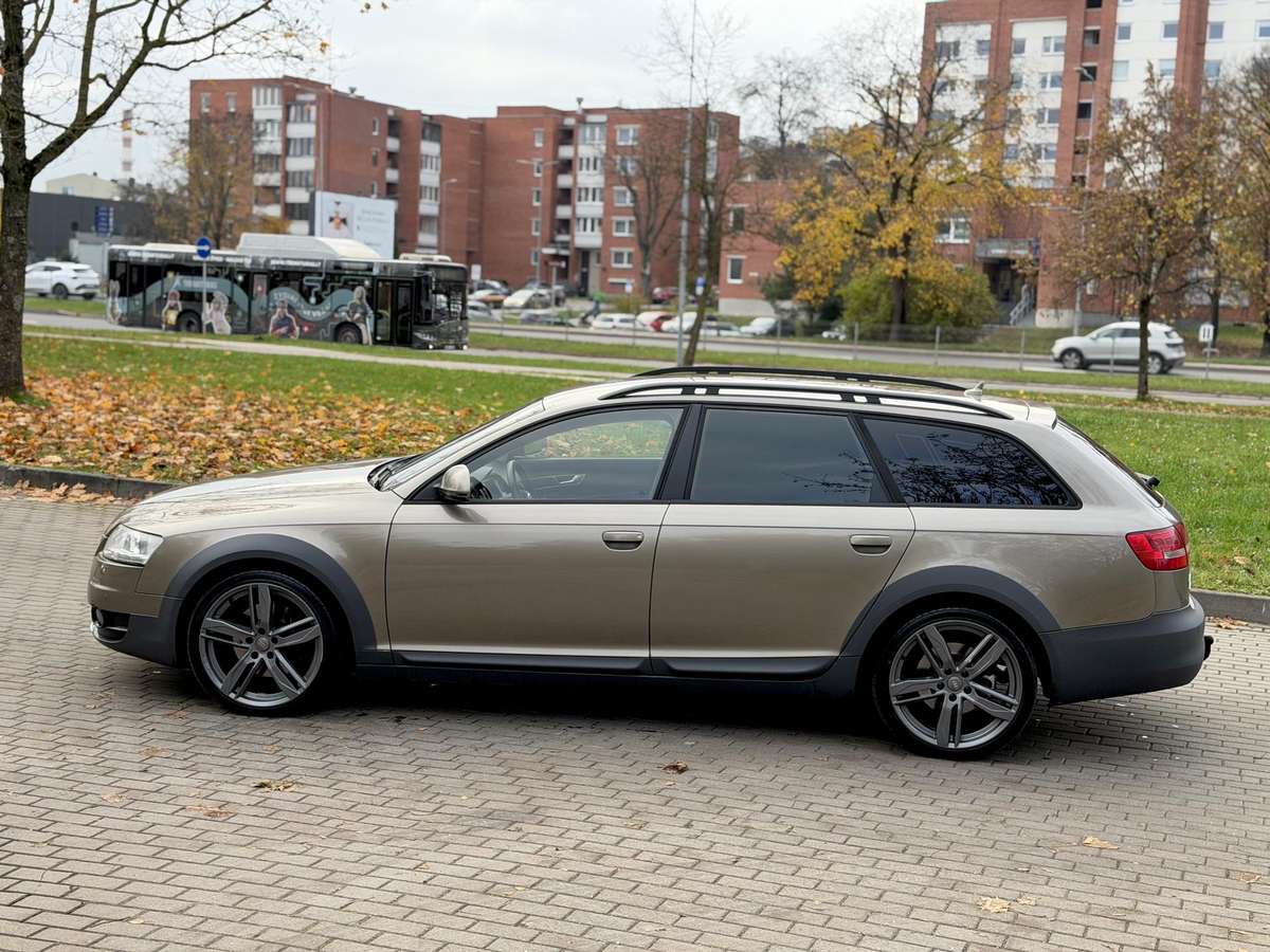 Audi A6 2010 — photo 8