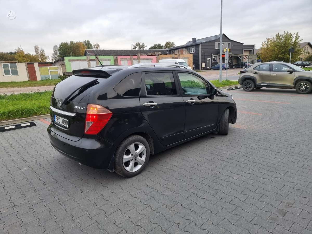 Honda FR-V 2007 — вигляд ззаду
