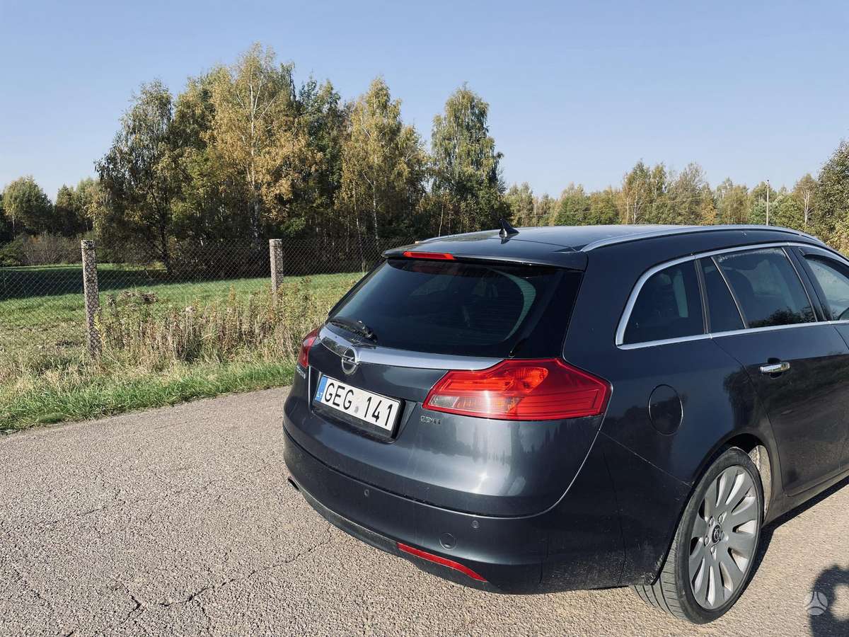 Opel Insignia 2010 — двигун 1956 cm³, 131 HP (96kW)