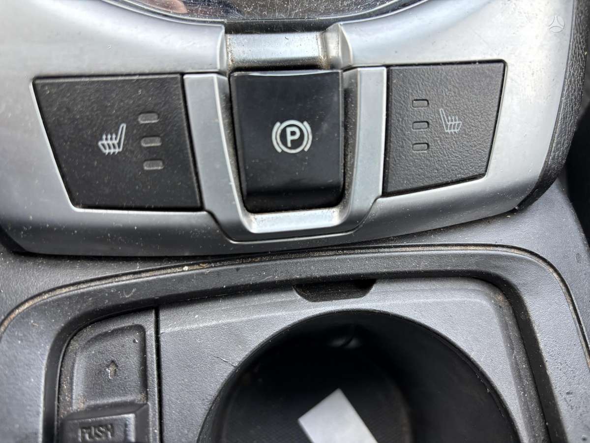 Opel Antara 2012 — photo 17