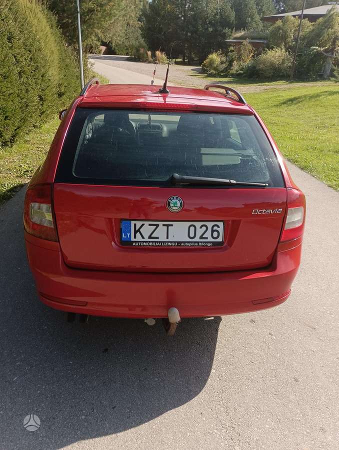 Skoda Octavia 2009 — rear view
