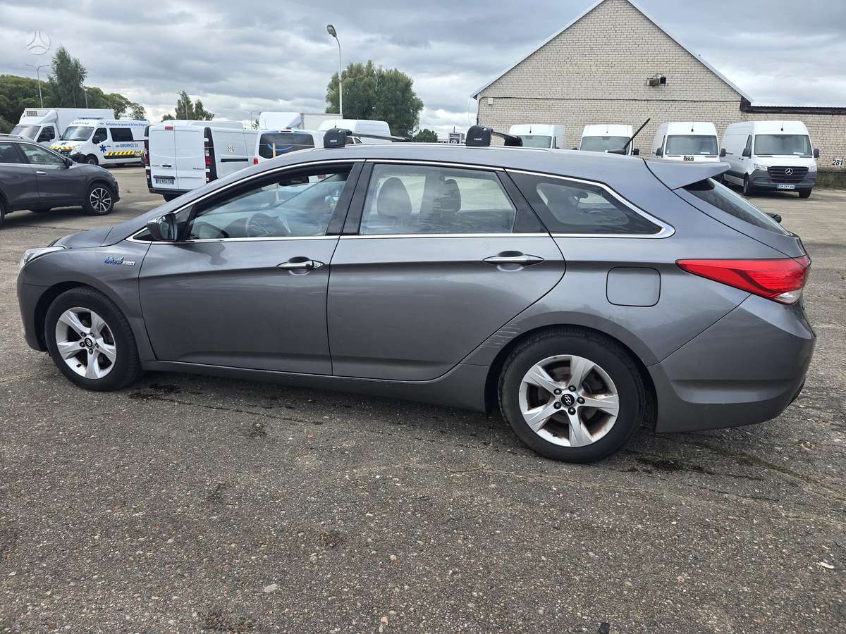 Hyundai i40 2013 — rear view