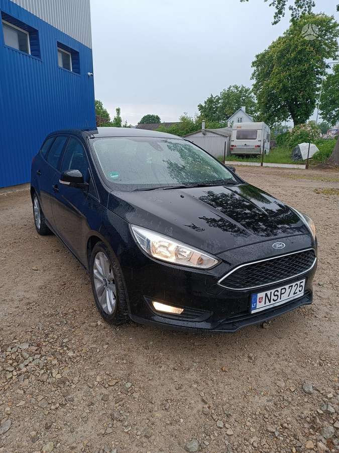 Ford Focus 2015 — вигляд ззаду