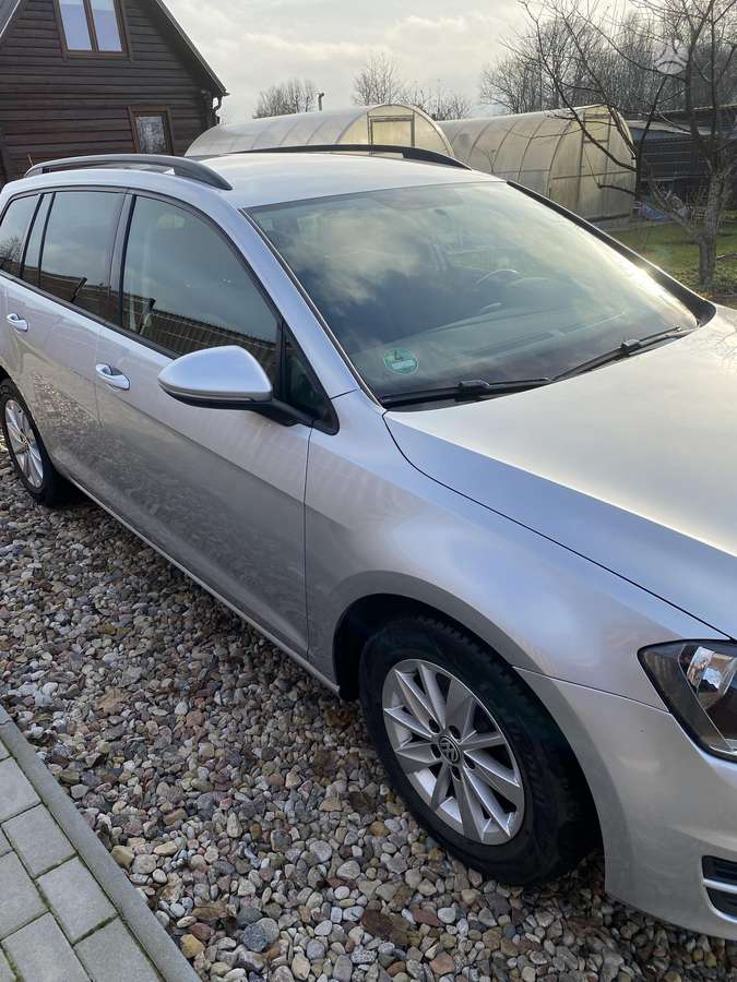 Volkswagen Golf 2015 — engine 1598 cm³, 105 HP (77kW)