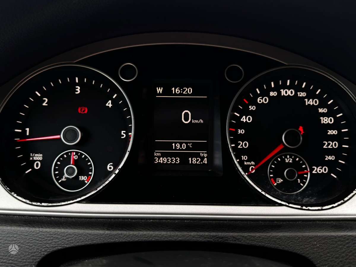 Volkswagen Passat 2013 — photo 16