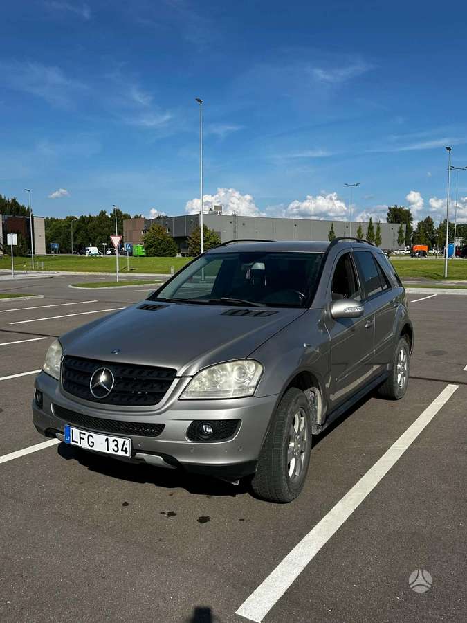 Mercedes-Benz ML280 2008 — rear view