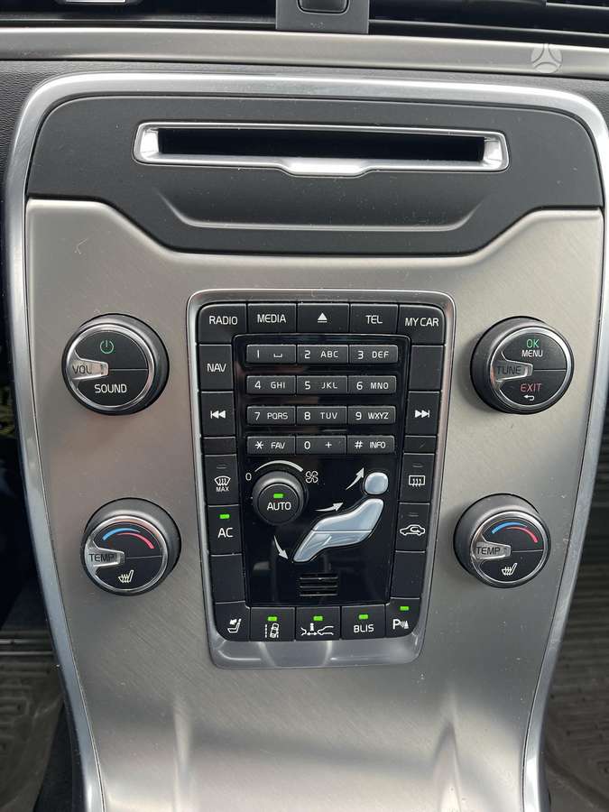 Volvo V70 2012 — photo 21