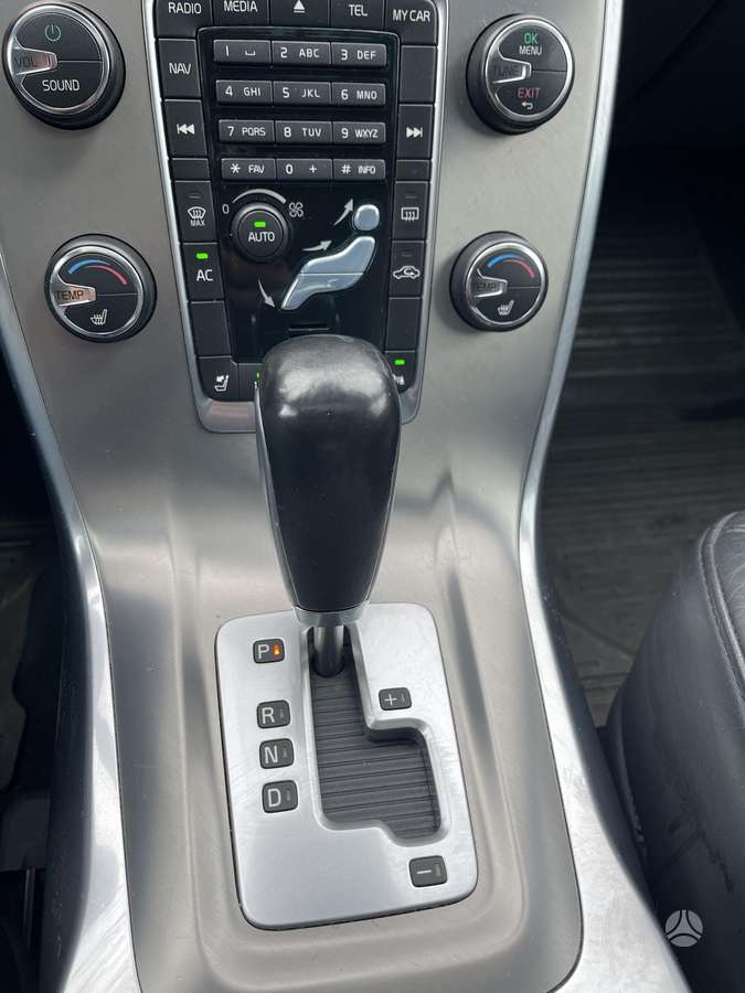 Volvo V70 2012 — photo 23