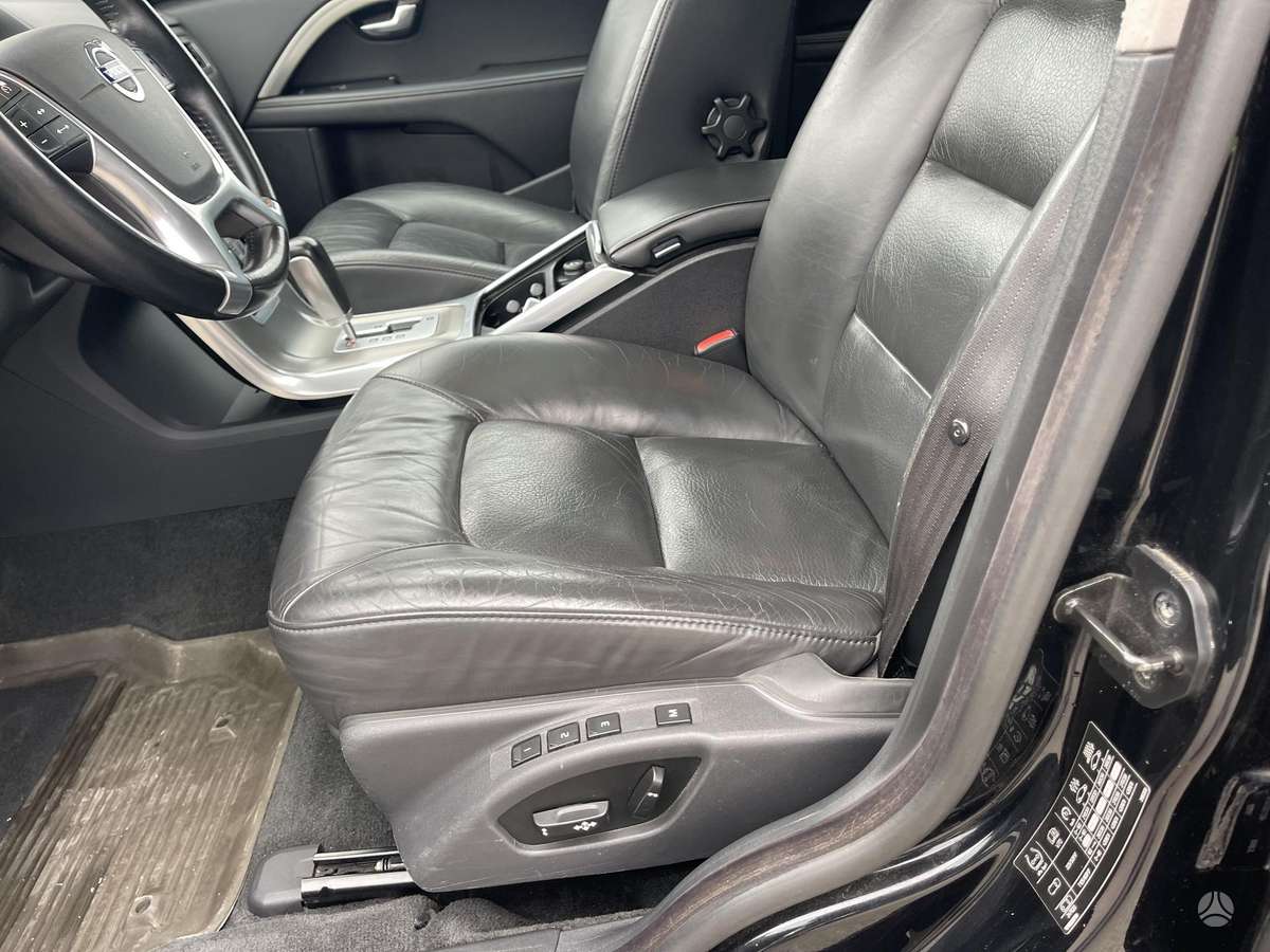 Volvo V70 2012 — photo 28
