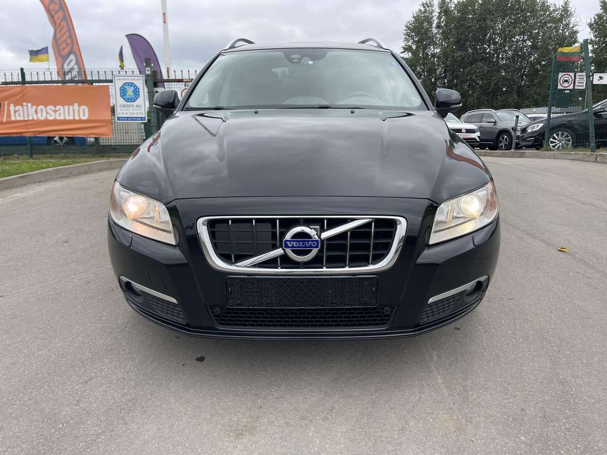 Volvo V70 2012 — engine 1595 cm³, 179 HP (132kW)