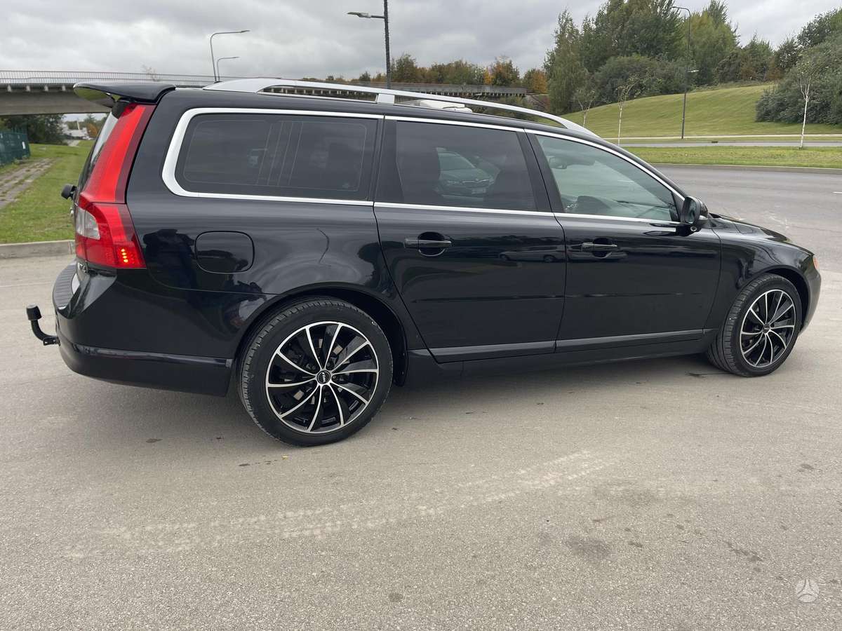 Volvo V70 2012 — photo 9