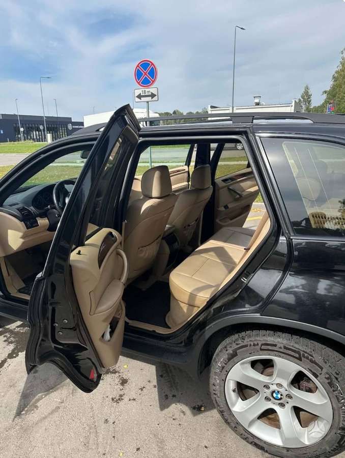 BMW X5 2006 — салон