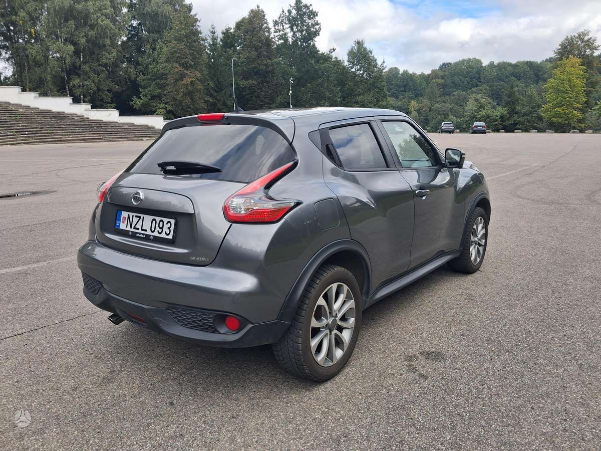 Nissan Juke 2015 — rear view