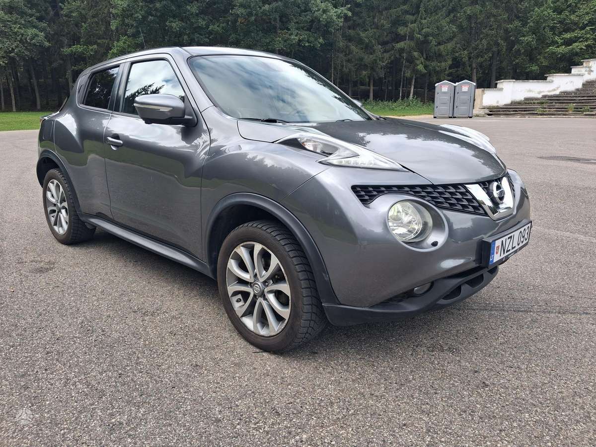 Nissan Juke 2015 — interior