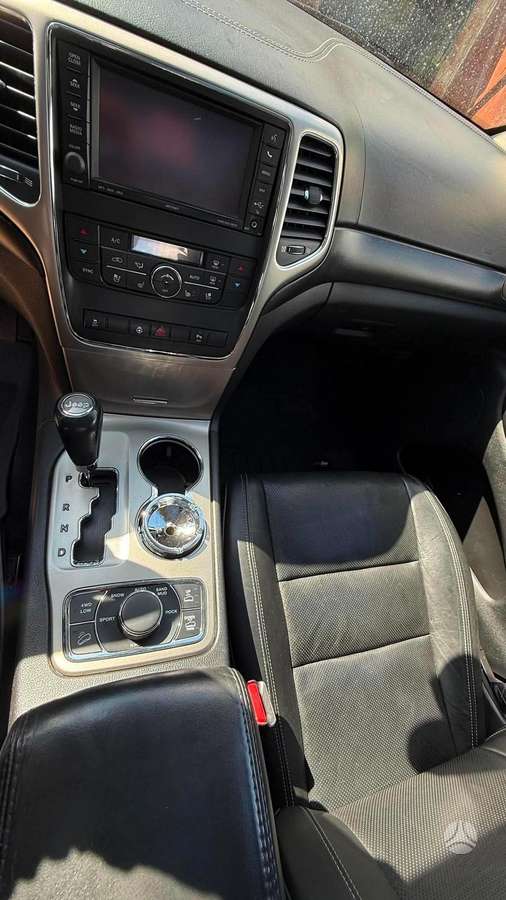 Jeep Grand 2012 — photo 12