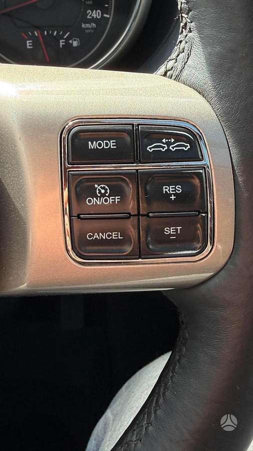 Jeep Grand 2012 — photo 15