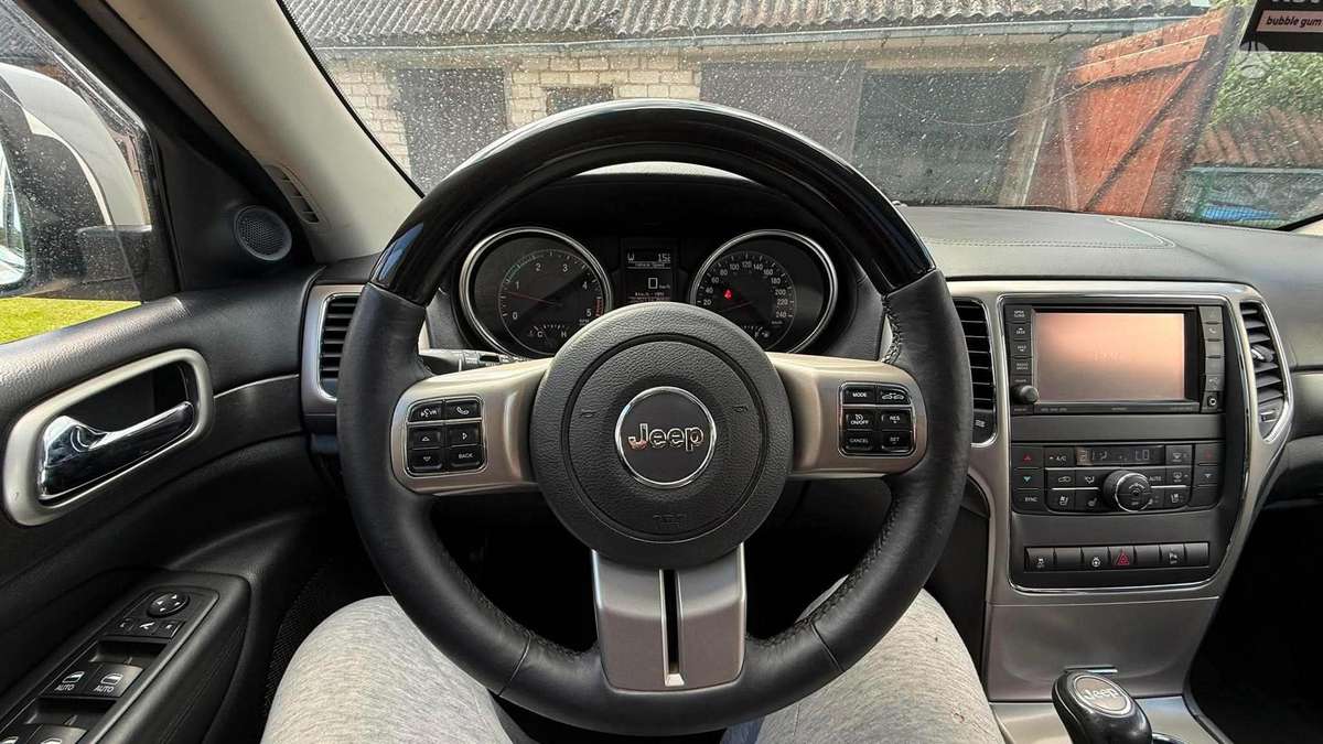 Jeep Grand 2012 — photo 16