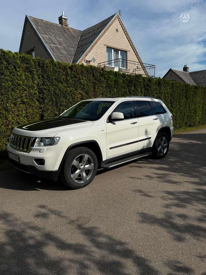 Jeep Grand 2012 — rear view