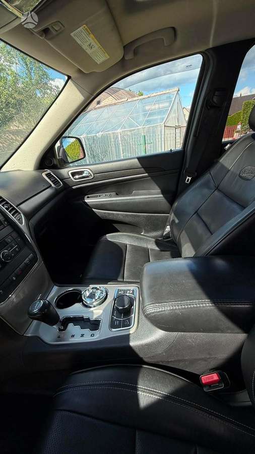 Jeep Grand 2012 — interior