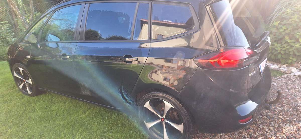Opel Zafira 2014 — вигляд ззаду
