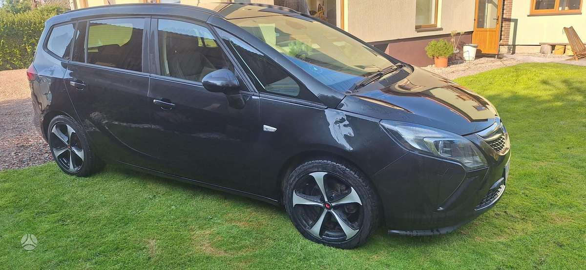 Opel Zafira 2014 — двигун 1956 cm³, 131 HP (96kW)