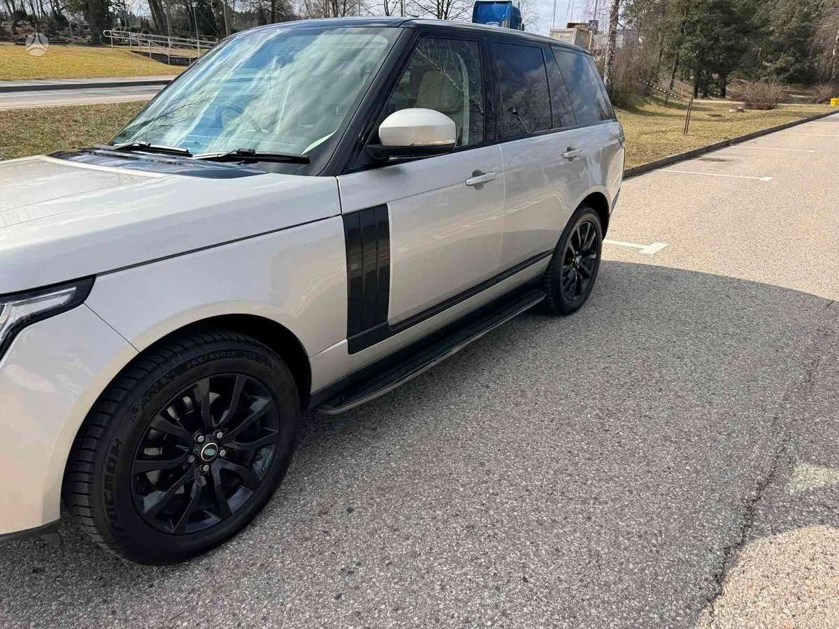 Land Rover 2015 — rear view