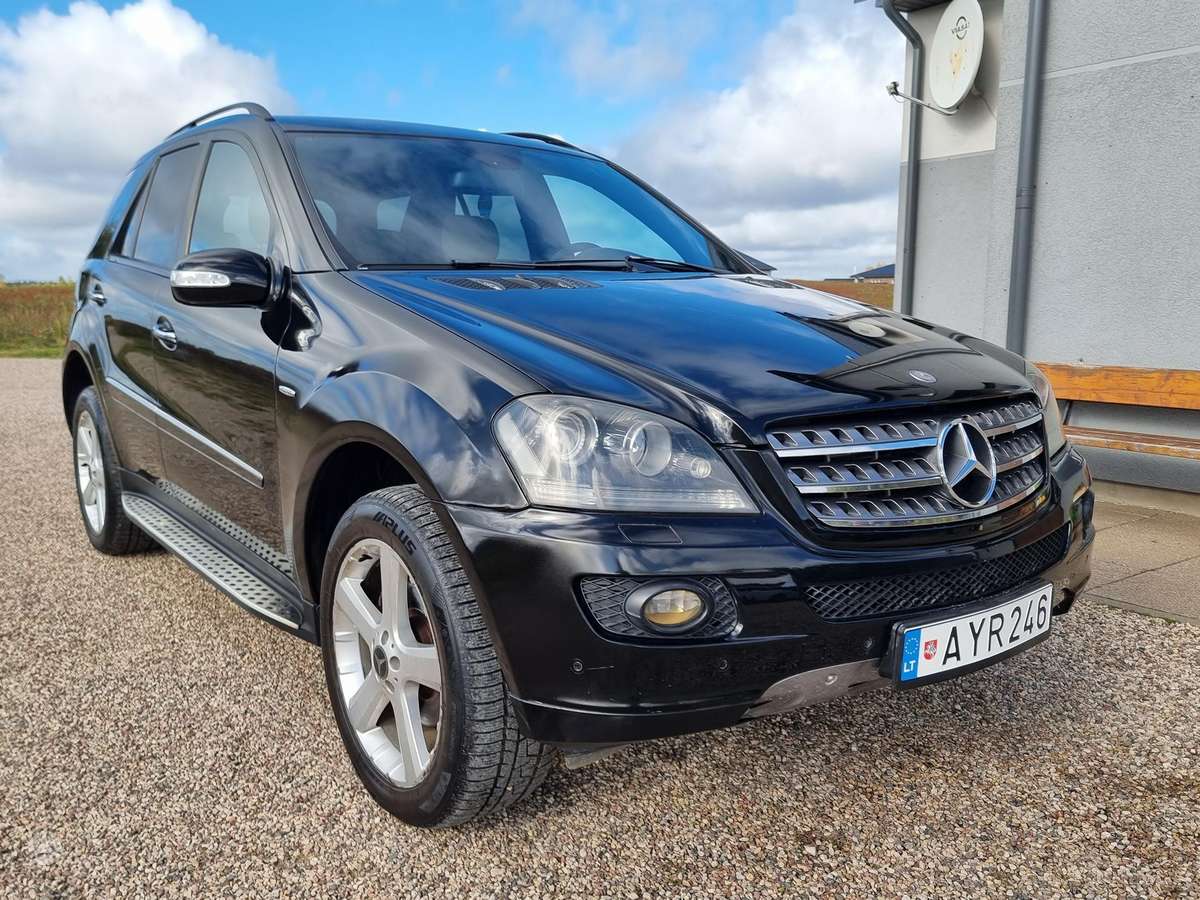 Mercedes-Benz ML320 2008 — вигляд ззаду
