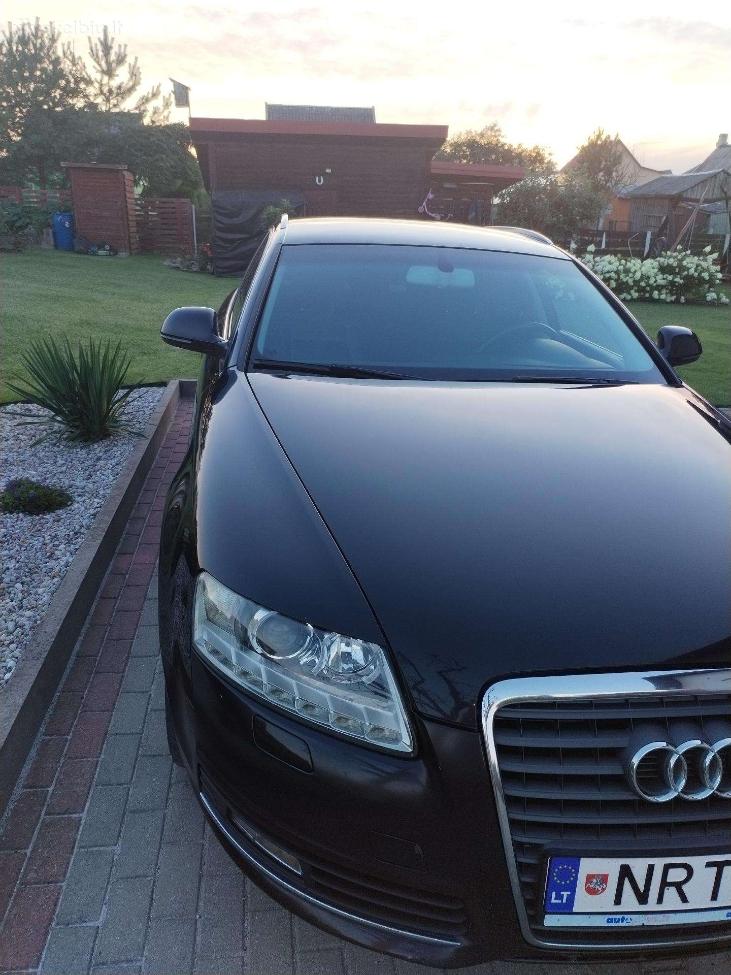 Audi A6 2010 — вигляд ззаду