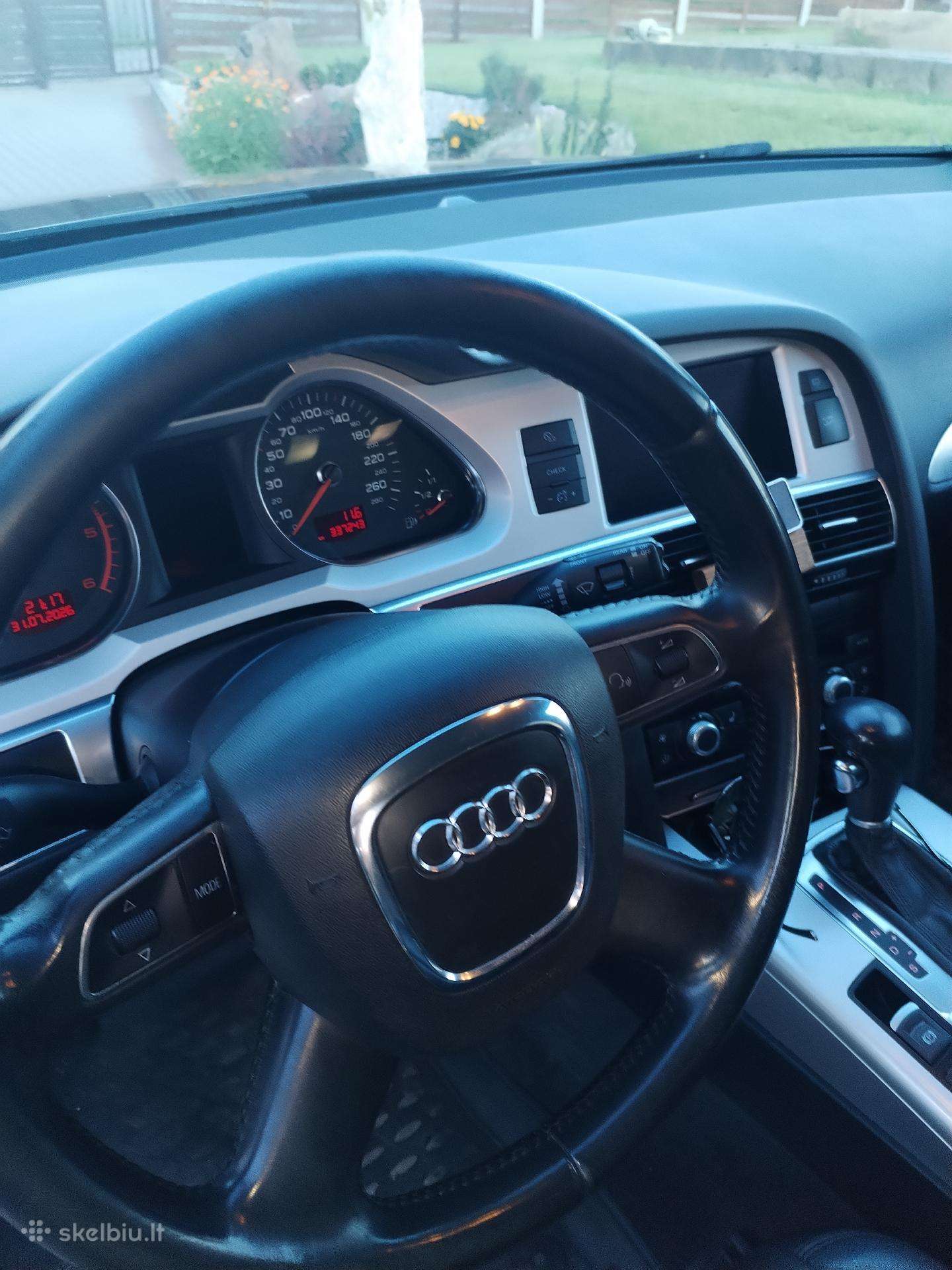Audi A6 2010 — салон