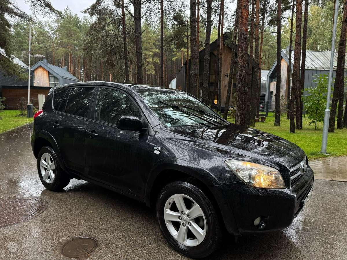 Toyota RAV4 2006 — салон