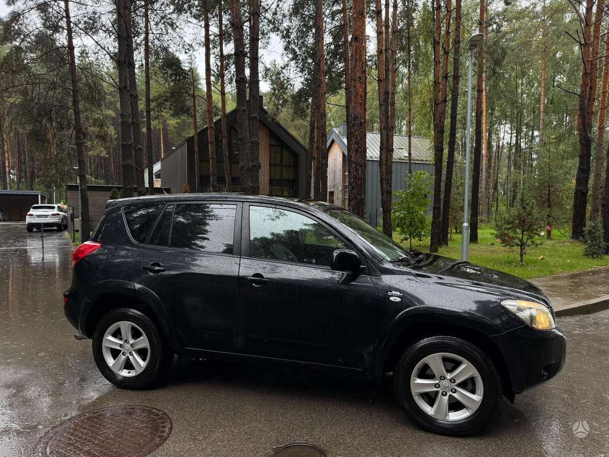 Toyota RAV4 2006 — двигун 2231 cm³, 177 HP (130kW)