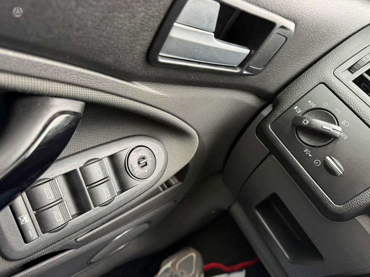 Ford Kuga 2012 — photo 13