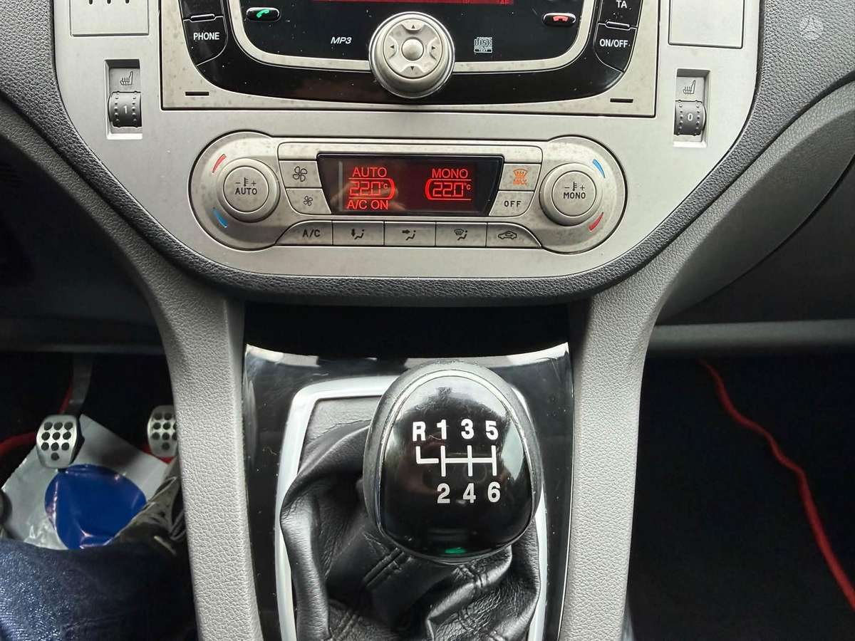 Ford Kuga 2012 — photo 15