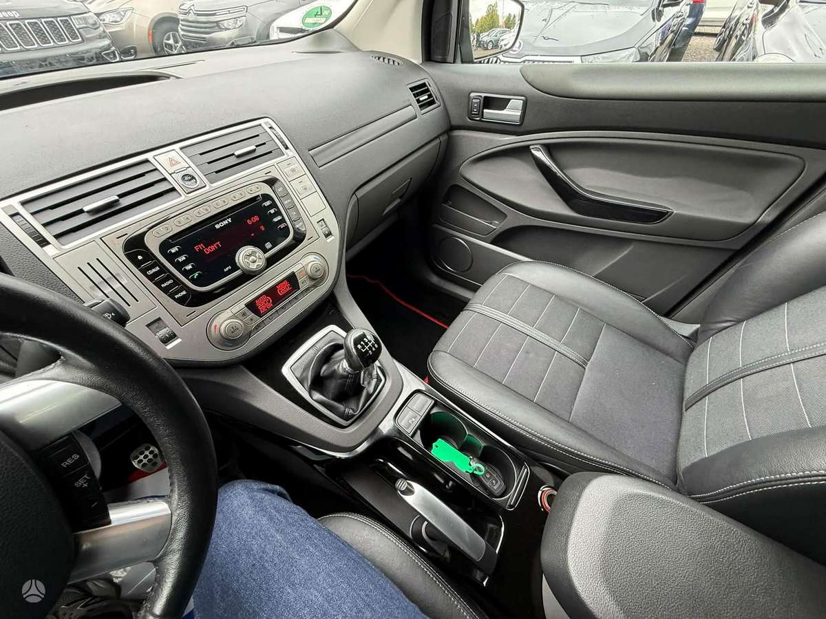 Ford Kuga 2012 — photo 16