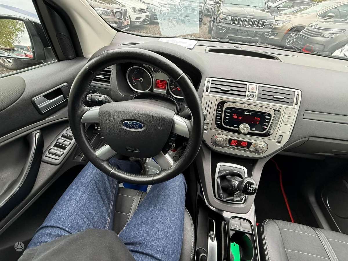 Ford Kuga 2012 — photo 17