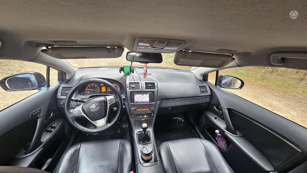 Toyota Avensis 2009 — photo 11