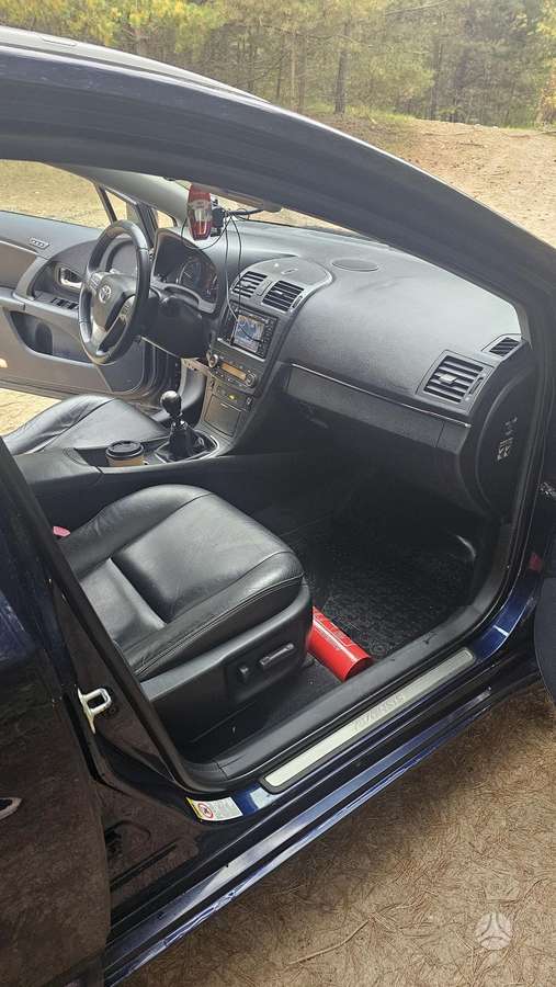 Toyota Avensis 2009 — photo 13