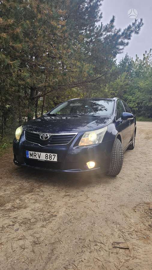 Toyota Avensis 2009 — rear view