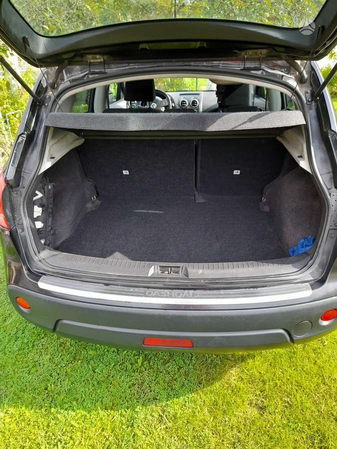 Nissan Qashqai 2008 — rear view
