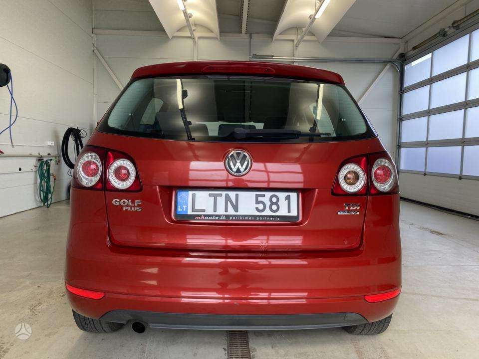 Volkswagen Golf 2010 — engine 1600 cm³, 105 HP (77kW)