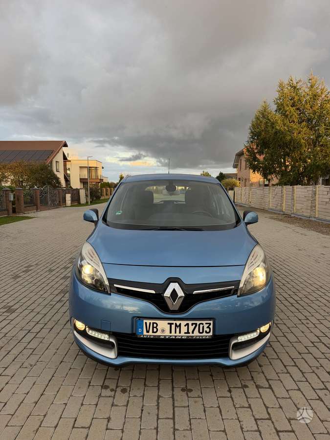 Renault Scenic 2013 — вигляд ззаду