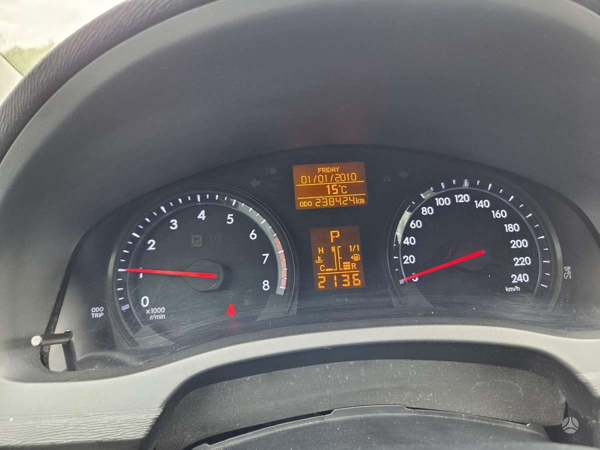 Toyota Avensis 2012 — photo 9