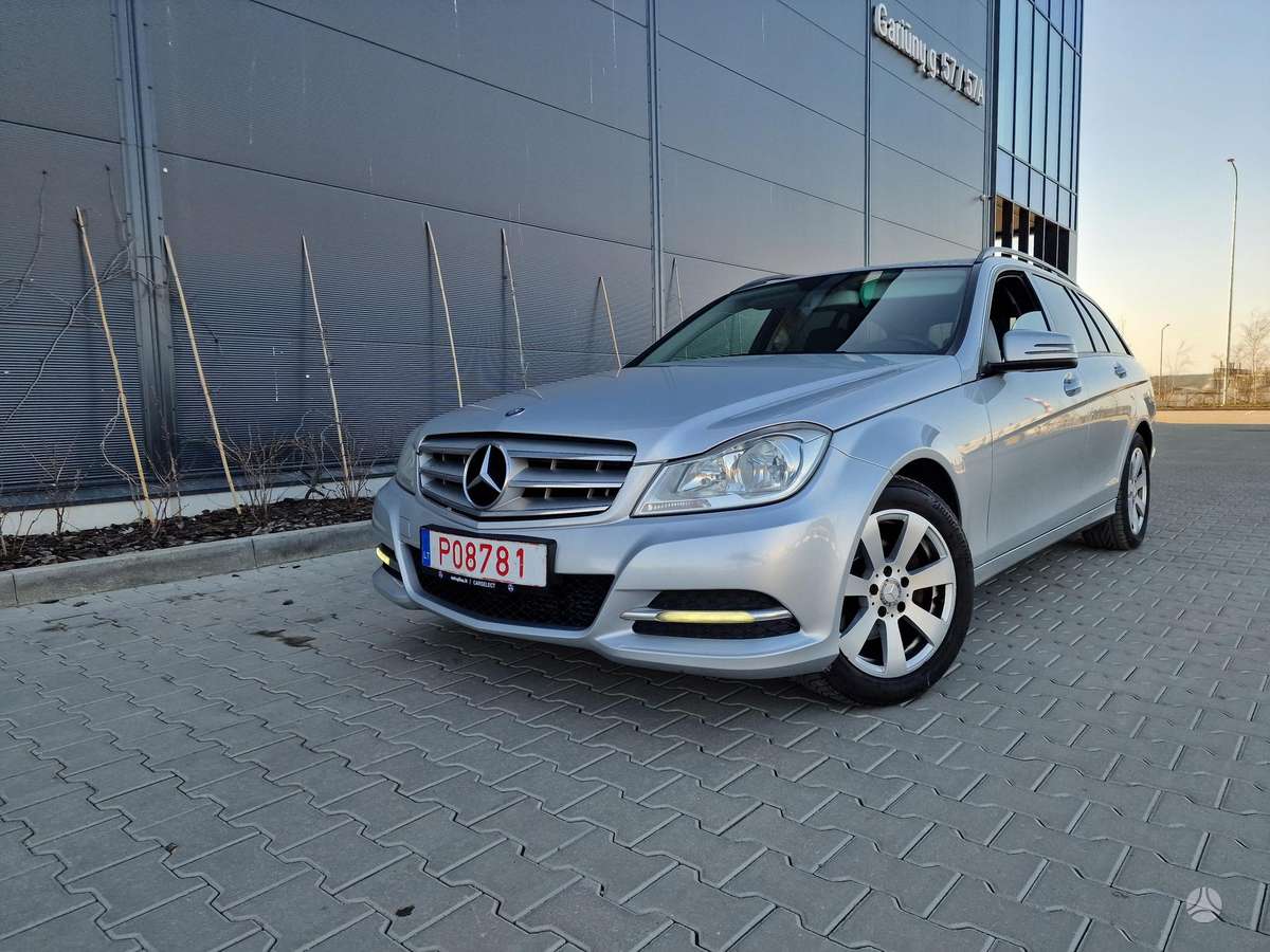 Mercedes-Benz C220 2012 — салон