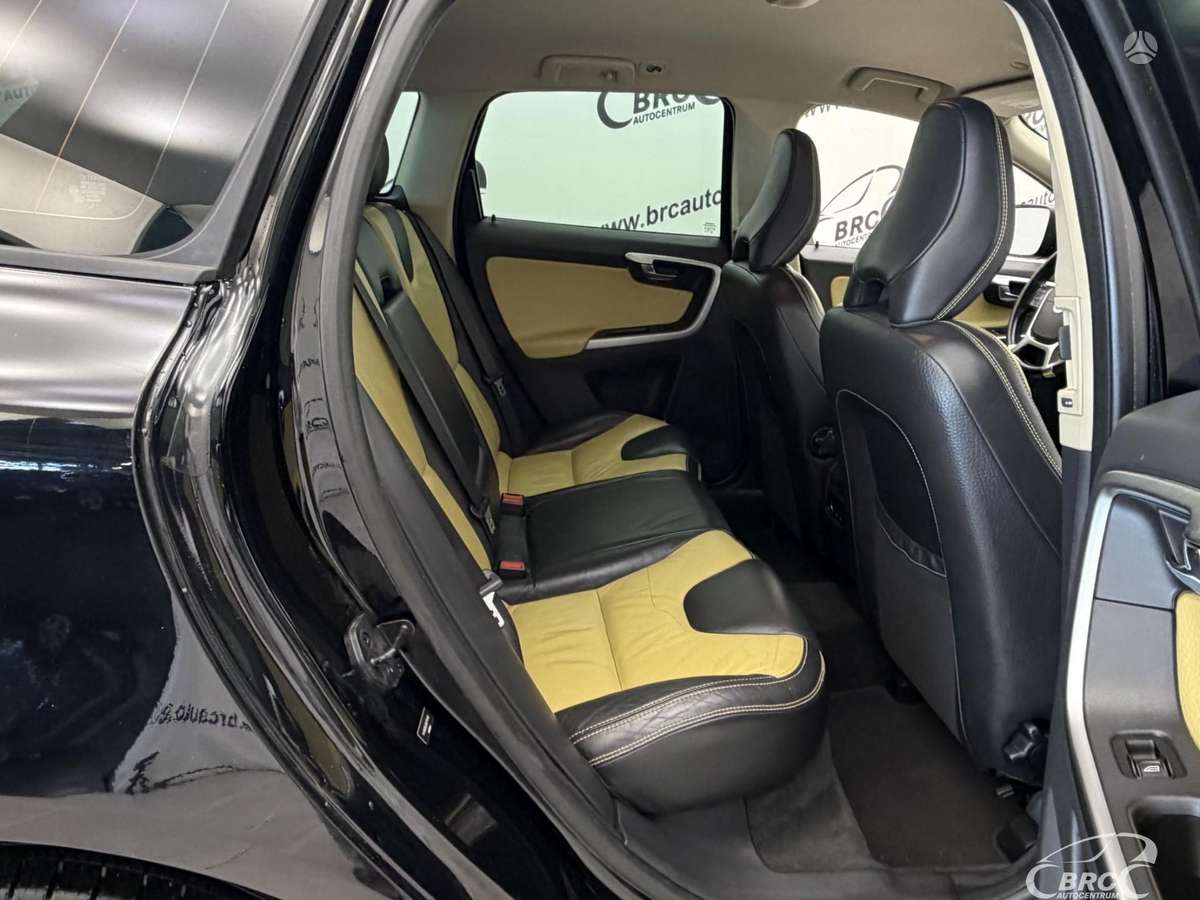 Volvo XC60 2011 — photo 10