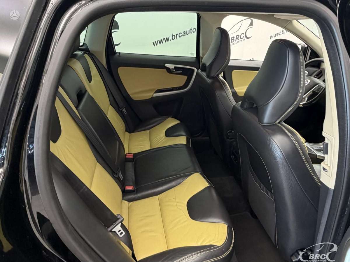 Volvo XC60 2011 — photo 11