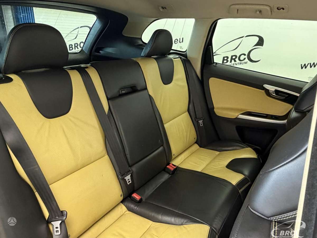 Volvo XC60 2011 — photo 12