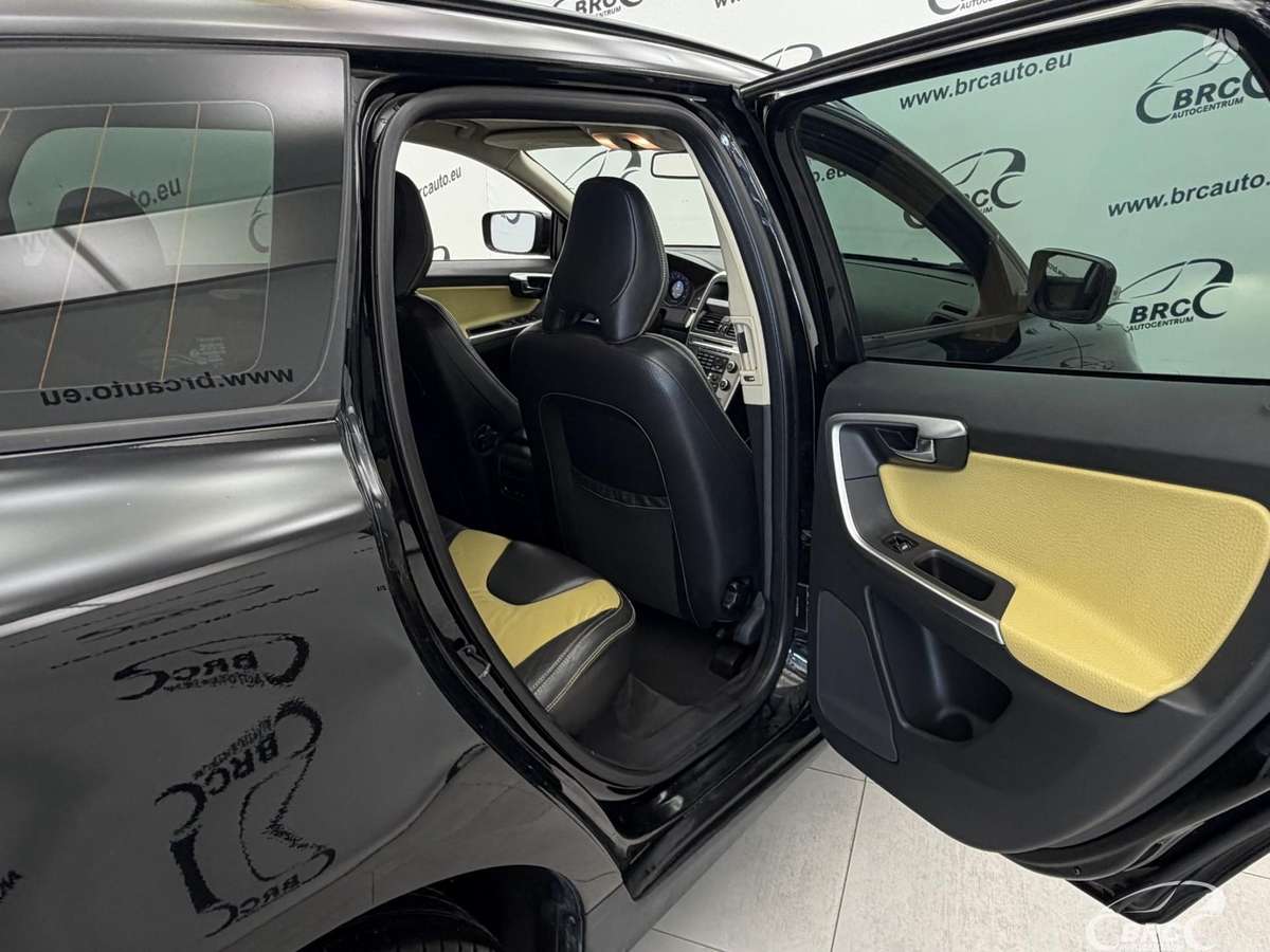 Volvo XC60 2011 — photo 13