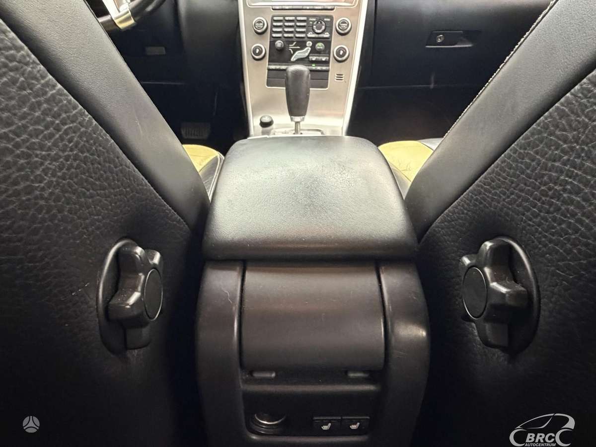 Volvo XC60 2011 — photo 14