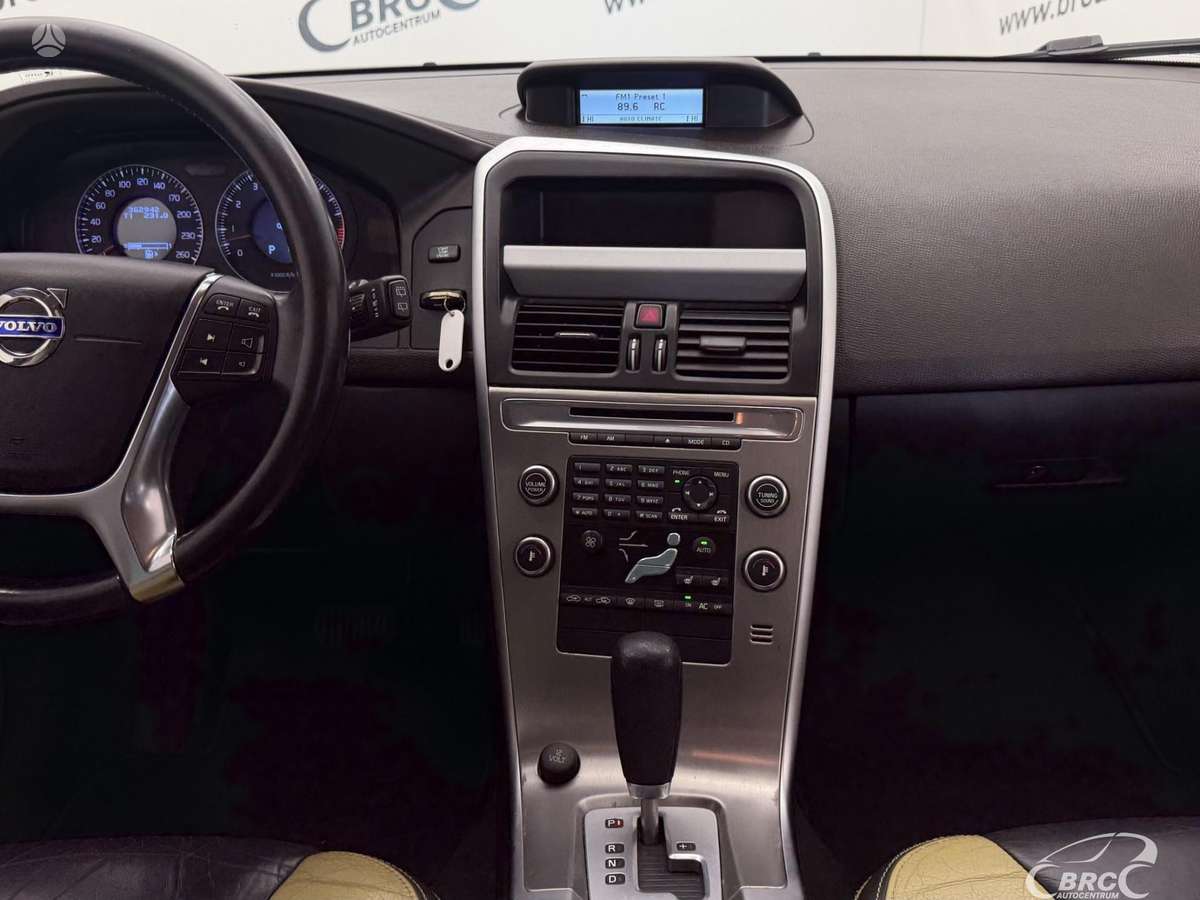 Volvo XC60 2011 — photo 16