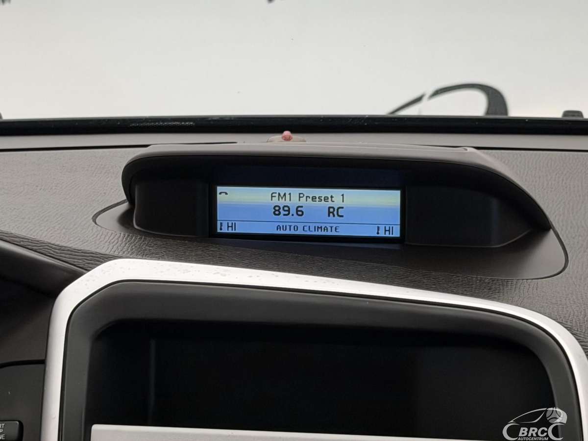 Volvo XC60 2011 — photo 17